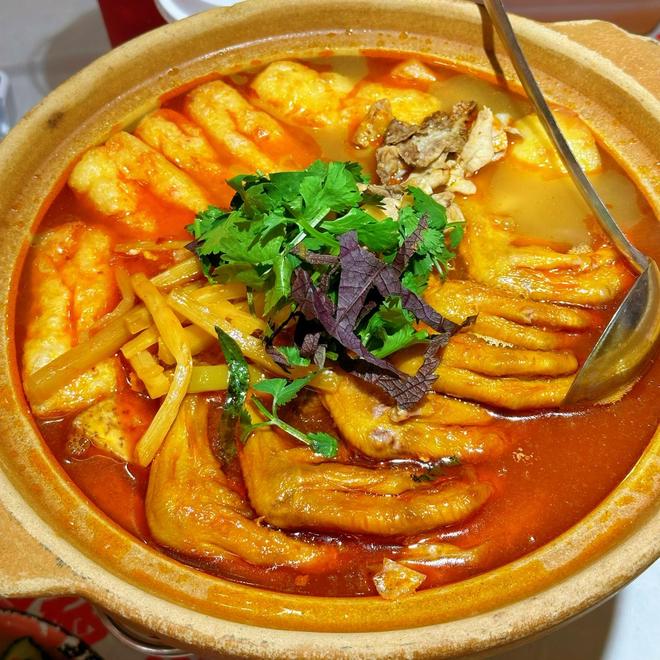 的美味本地人都习以为常游客看来十分怪异pg电子模拟器试玩广西夜市中最具特色(图5)