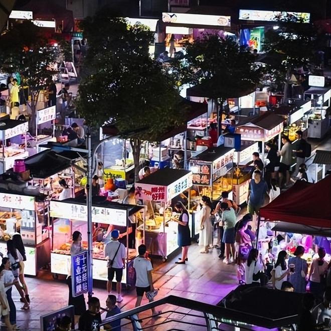 的美味本地人都习以为常游客看来十分怪异pg电子模拟器试玩广西夜市中最具特色(图3)