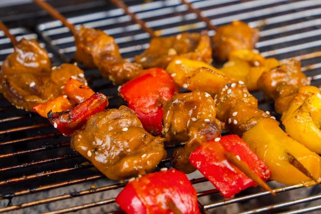 的美味本地人都习以为常游客看来十分怪异pg电子模拟器试玩广西夜市中最具特色(图2)