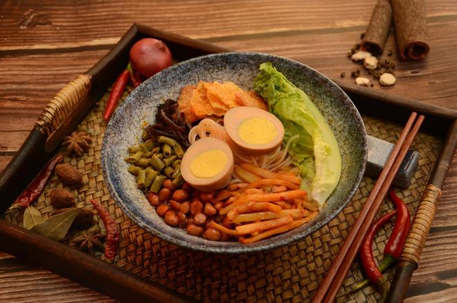 的美味本地人都习以为常游客看来十分怪异pg电子模拟器试玩广西夜市中最具特色(图10)